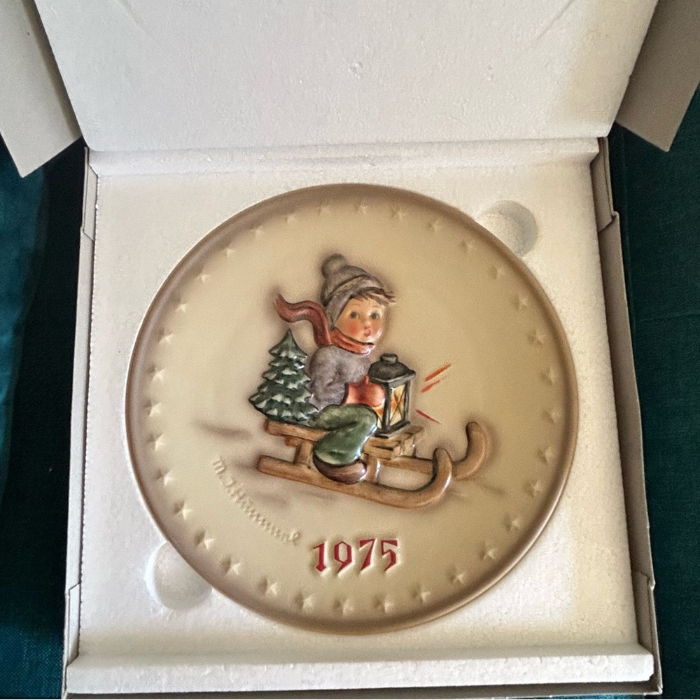 1975 Hummel Annual Plate No. 268